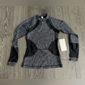 Lululemon Suns Out Rash Guard in Freckle Flower Black White / Black